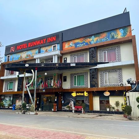 Hotel Runway Inn Pura Raghunāth Esterno foto