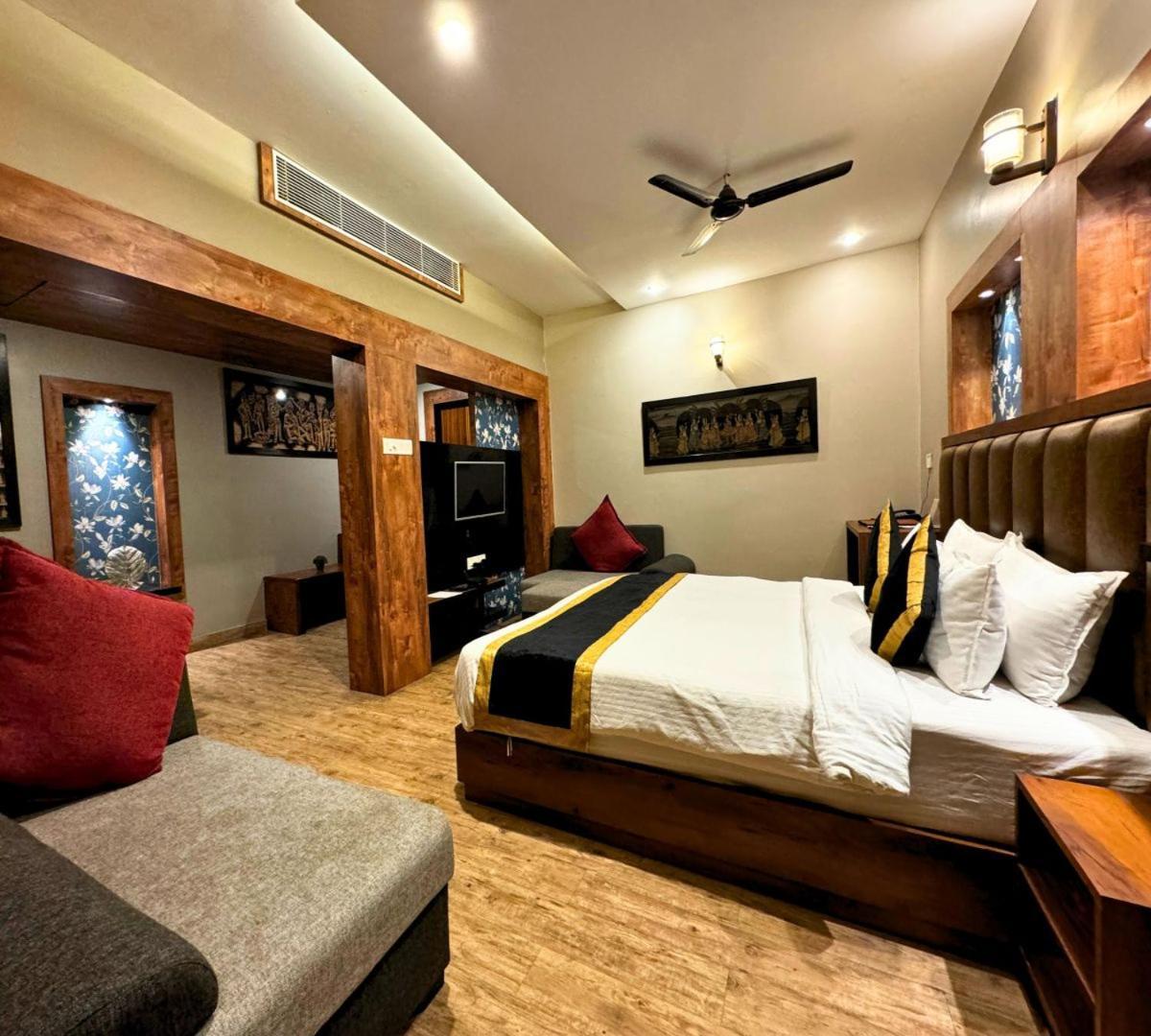 Hotel Runway Inn Pura Raghunāth Esterno foto