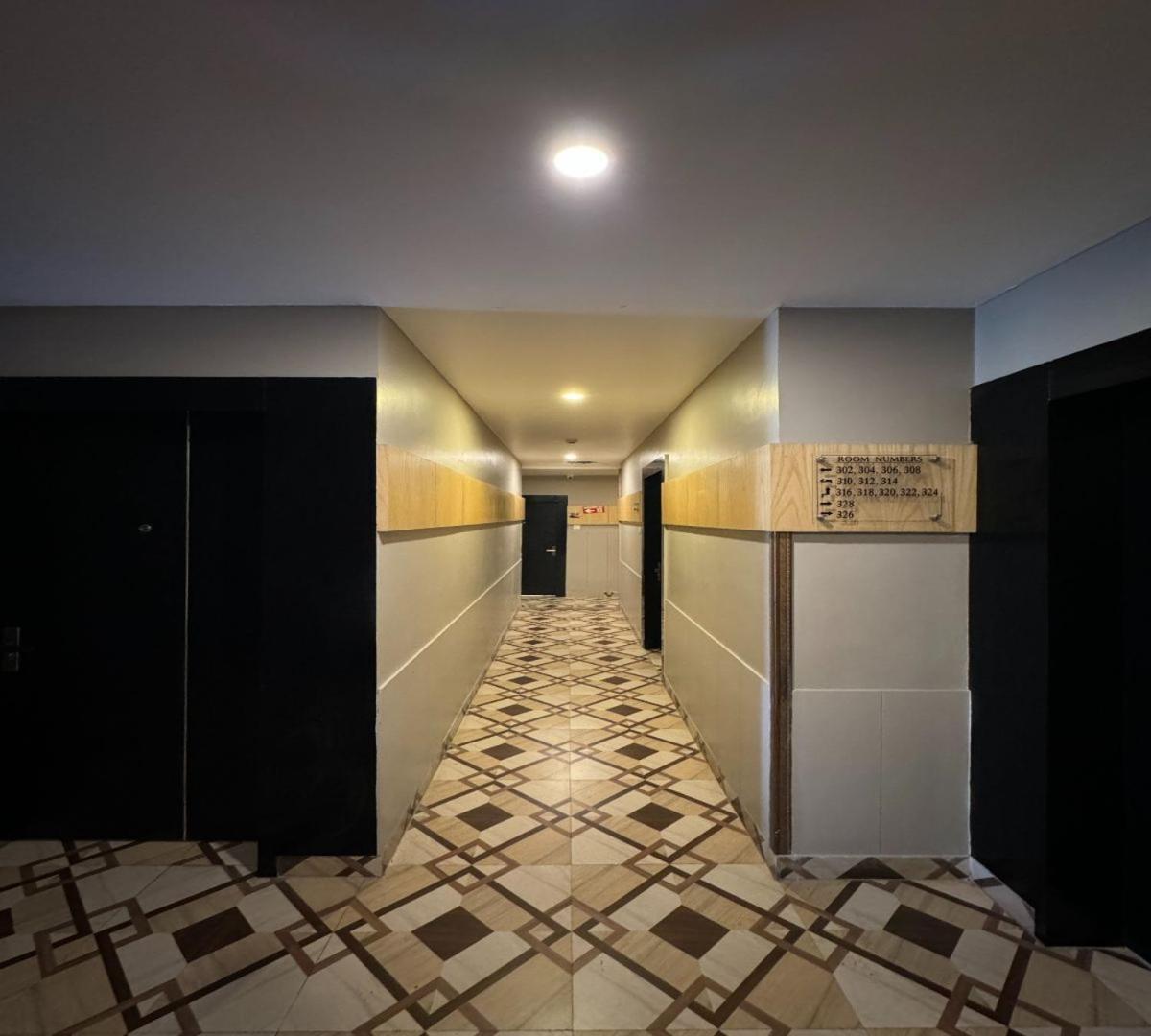 Hotel Runway Inn Pura Raghunāth Esterno foto