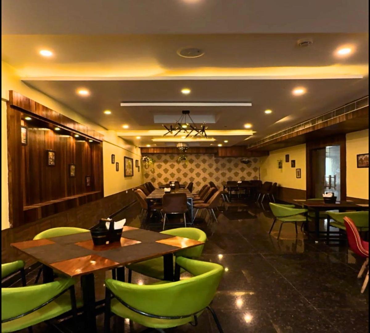Hotel Runway Inn Pura Raghunāth Esterno foto