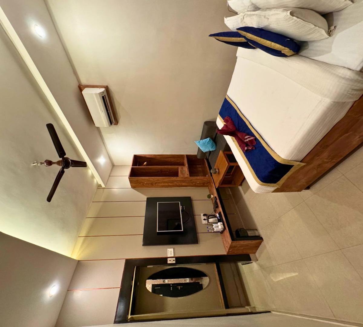 Hotel Runway Inn Pura Raghunāth Esterno foto