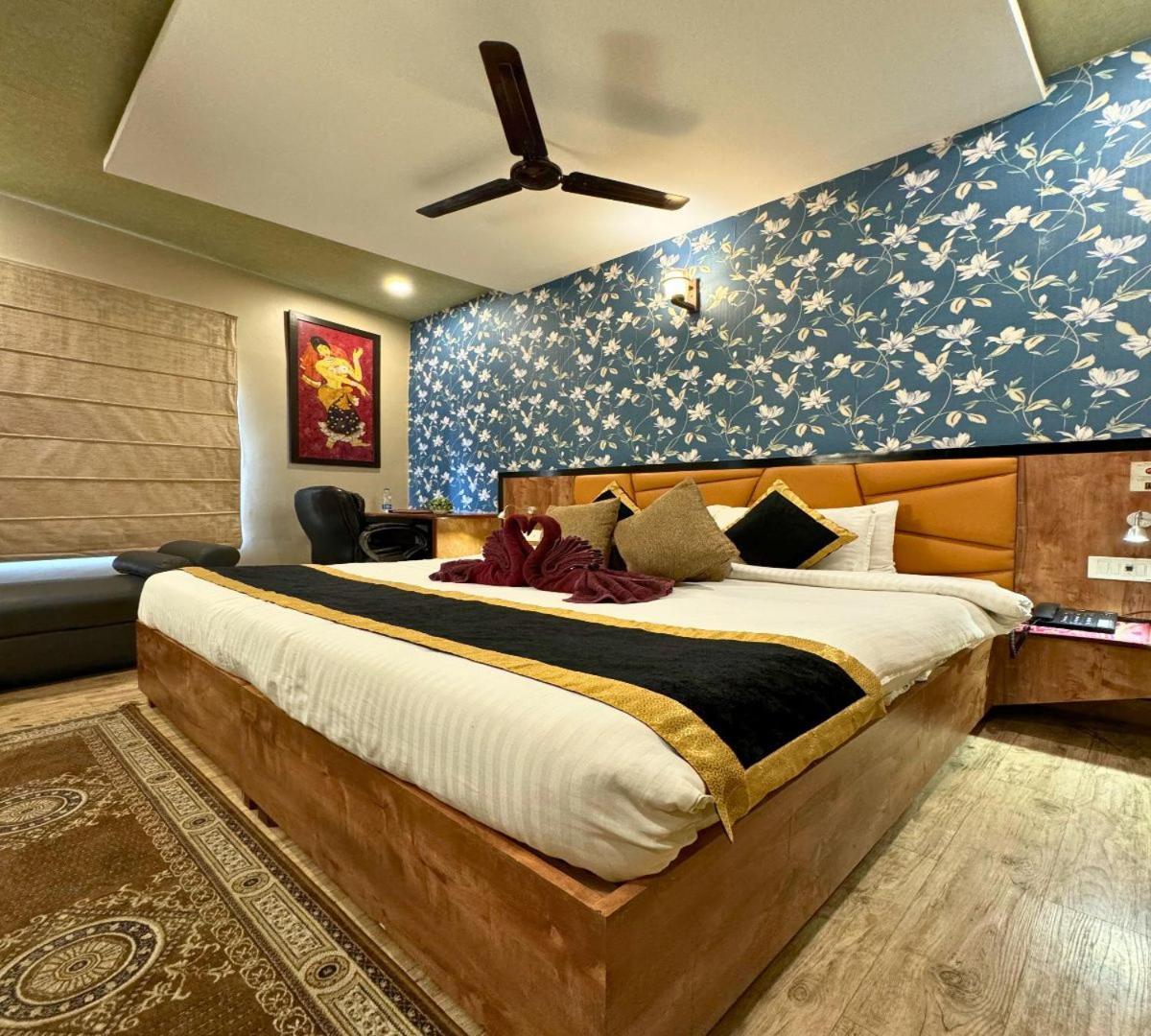 Hotel Runway Inn Pura Raghunāth Esterno foto