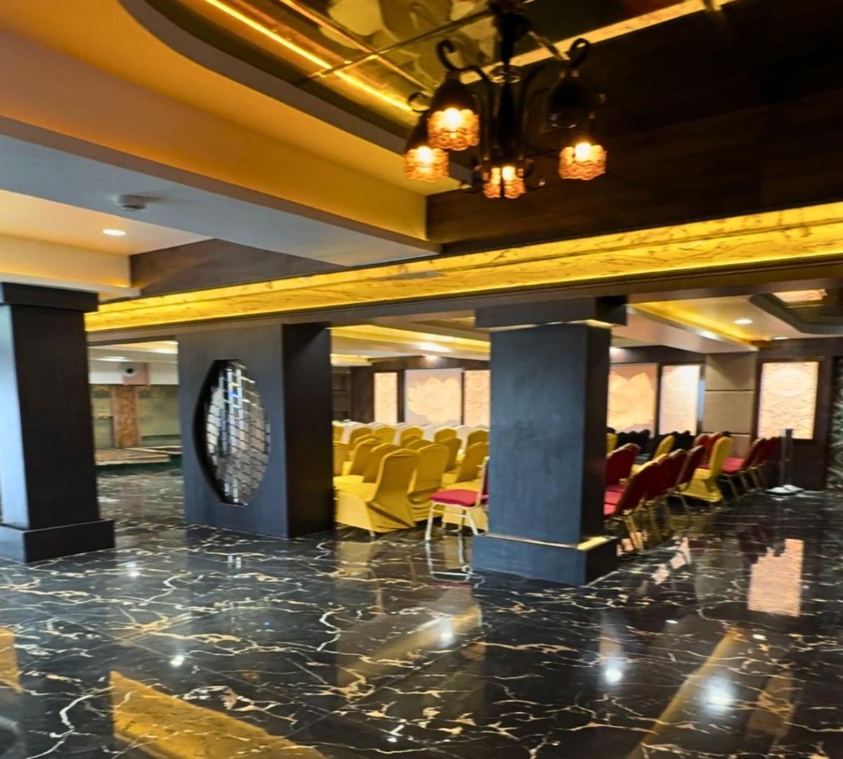 Hotel Runway Inn Pura Raghunāth Esterno foto